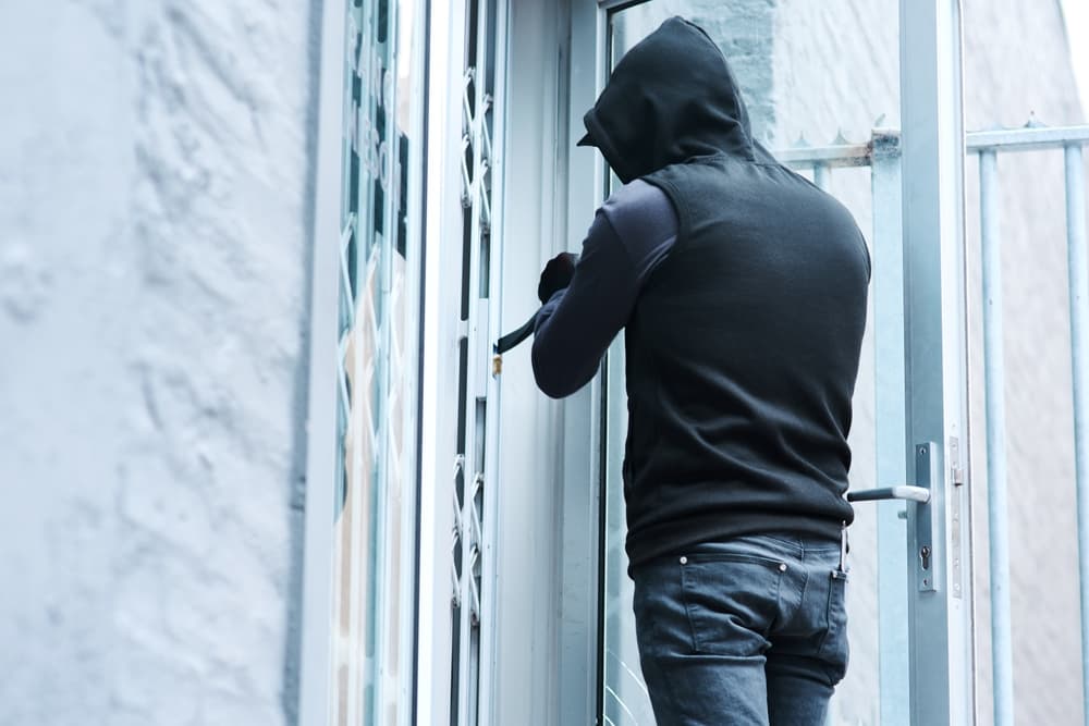 Apartment, robbery and burglary